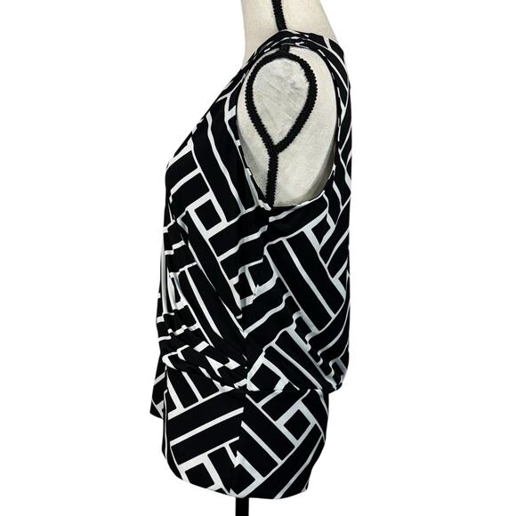 WHBM Large Top Geometric Sleeveless Stretch Pintuck Detail Surplice V-Neck Black - Picture 5 of 8